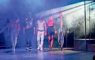 The Show must go on — Szenenmotiv